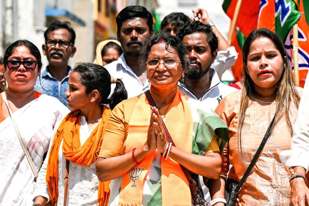 rg-kar-victim-s-mother-ratna-debnath-campaigns-in-1999600