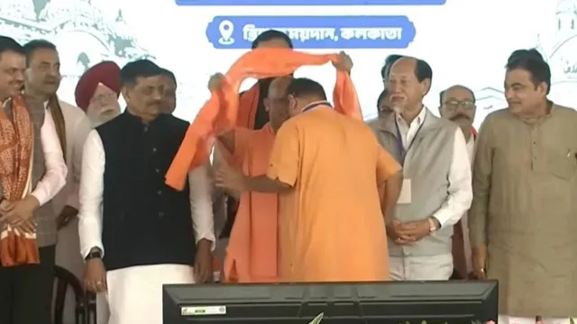 Yogi-And-Suvendu-Bhagwa-Gamcha-Dainik-Jagran–1778316899906_v