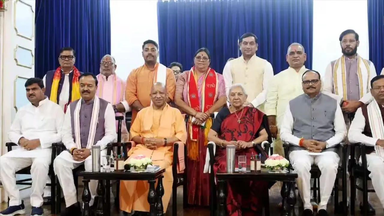 Yogi-Cabinet_V_jpg–1280×720-4g