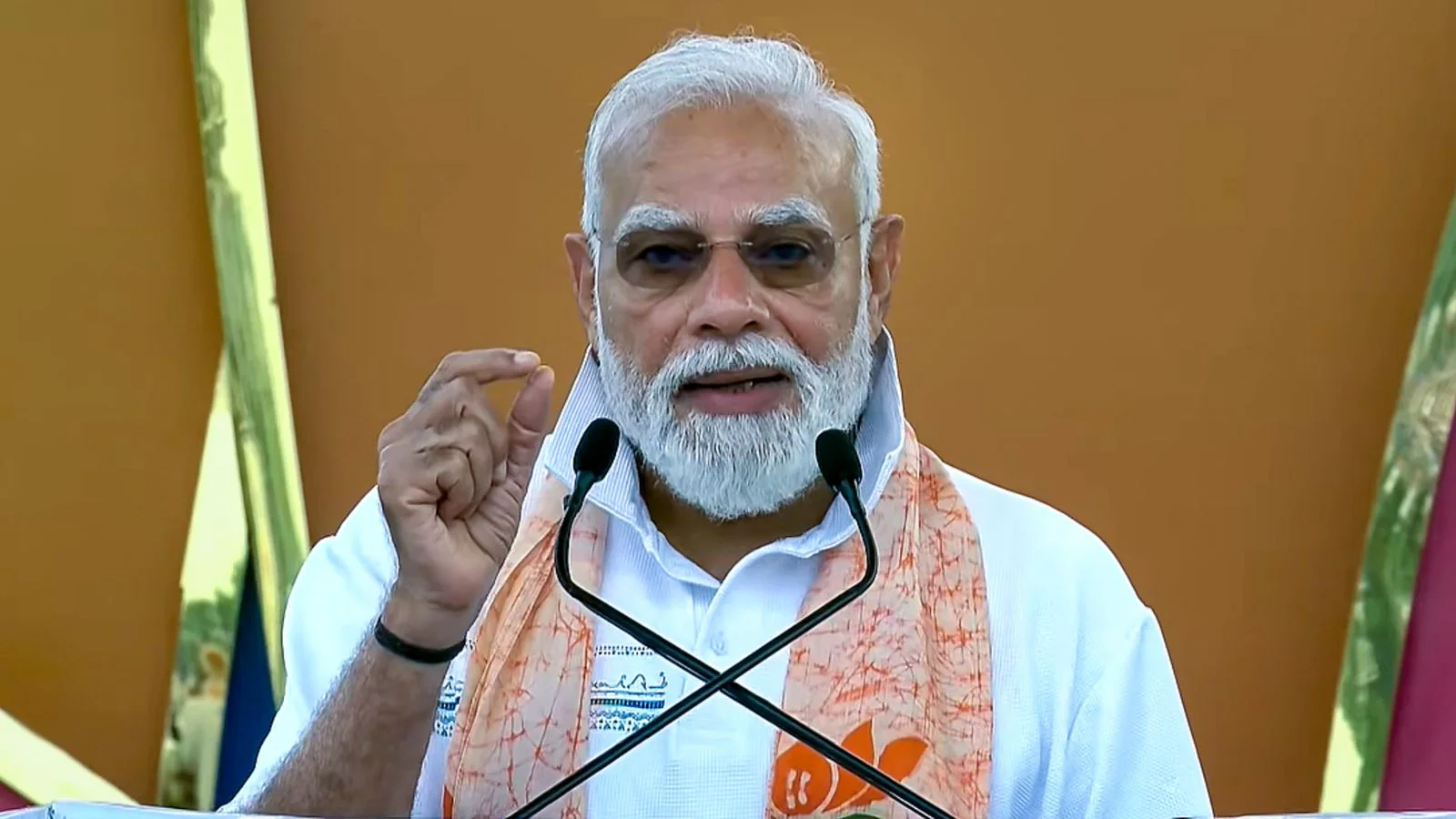 u7e3dblg_modiyogakolkata_625x300_21_June_26