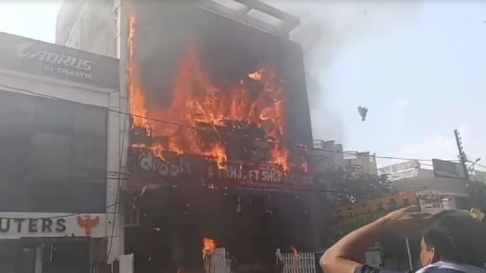 6a5f139a83b5f-lucknow-demolition-begins-on-building-where-15-people-were-burnt-alive-213708791-16×9