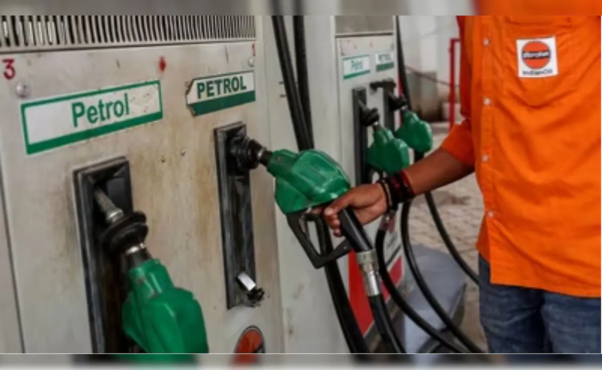 iuc7kfc_petrol-price-hike_625x300_20_March_26