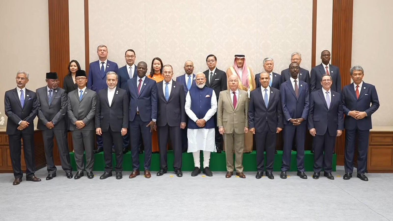 pm-narendra-modi-meets-with-brics-foreign-ministers