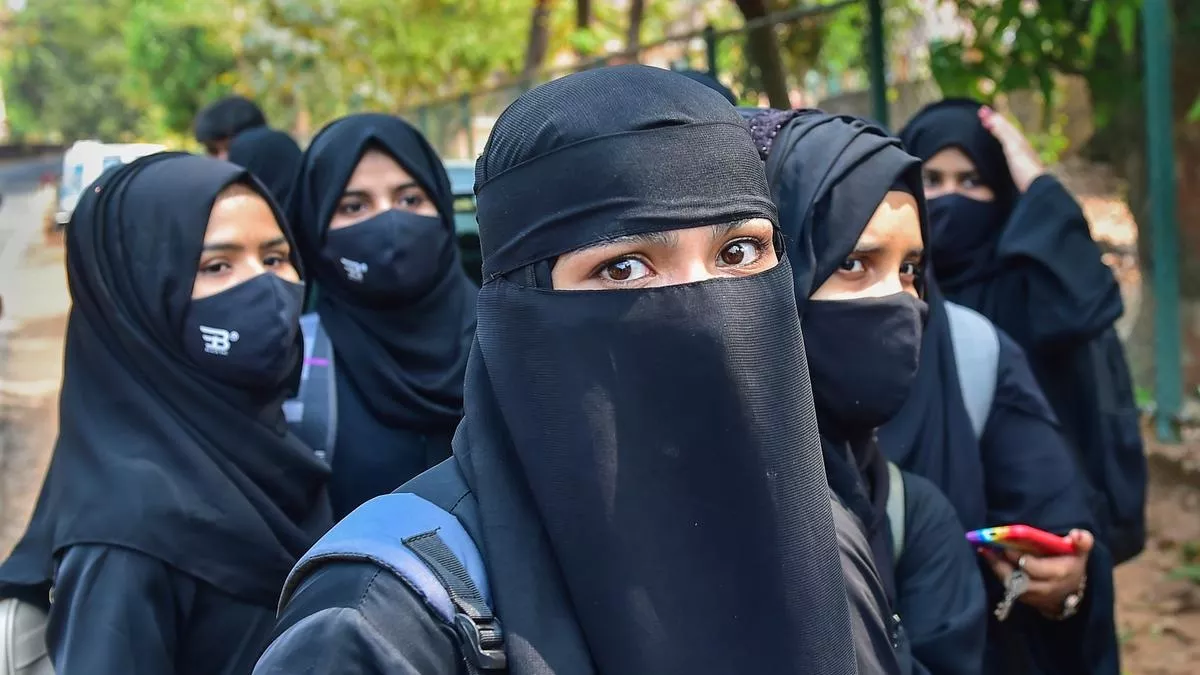 15_09_2022-hijab-_23072028