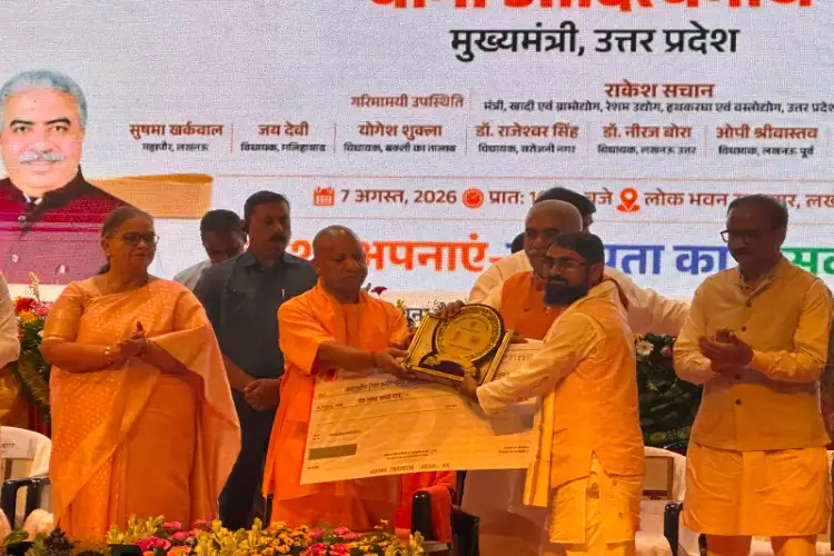 1786097521From_Helper_to_Sant_Kabir_State_Award_Cholapur_Weaver_Jamaluddin_Brings_Honor_to_Varanasi