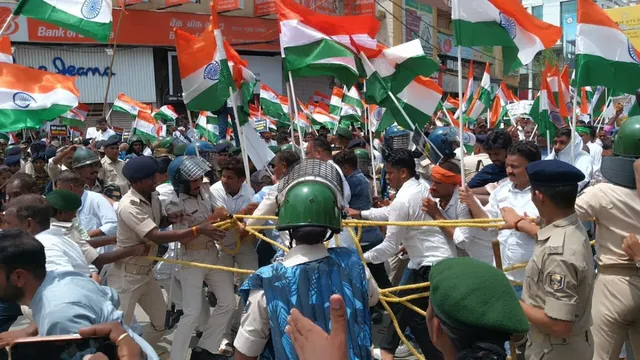Tejashwi-Yadav-Rajbhawan-March-(6)-1787123988401_v
