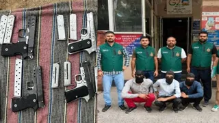 delhi-police-arm-smuggling-3-1785844062991_m