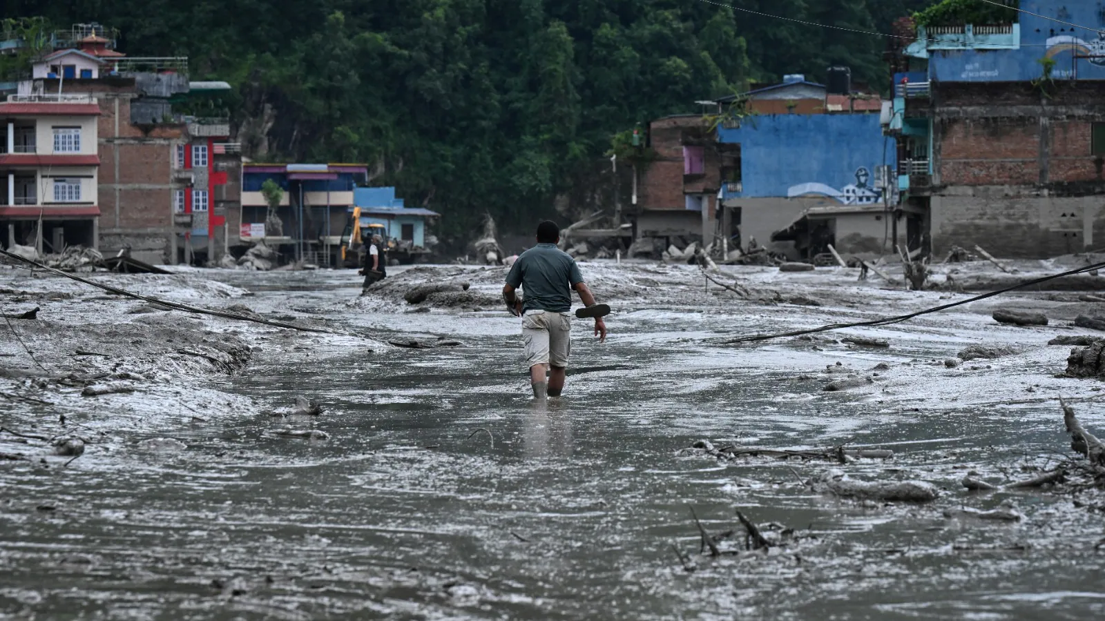 mt7dtdj8_nepal-flood-indians-missing-helpline_625x300_27_August_26