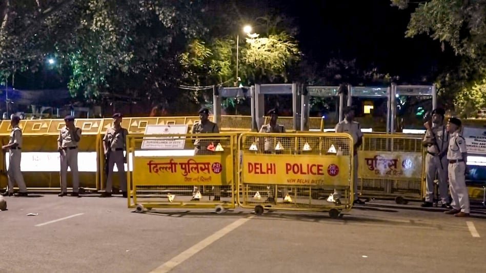 6abeaedb92642-delhi-traffic-advisory-010458513-16×9