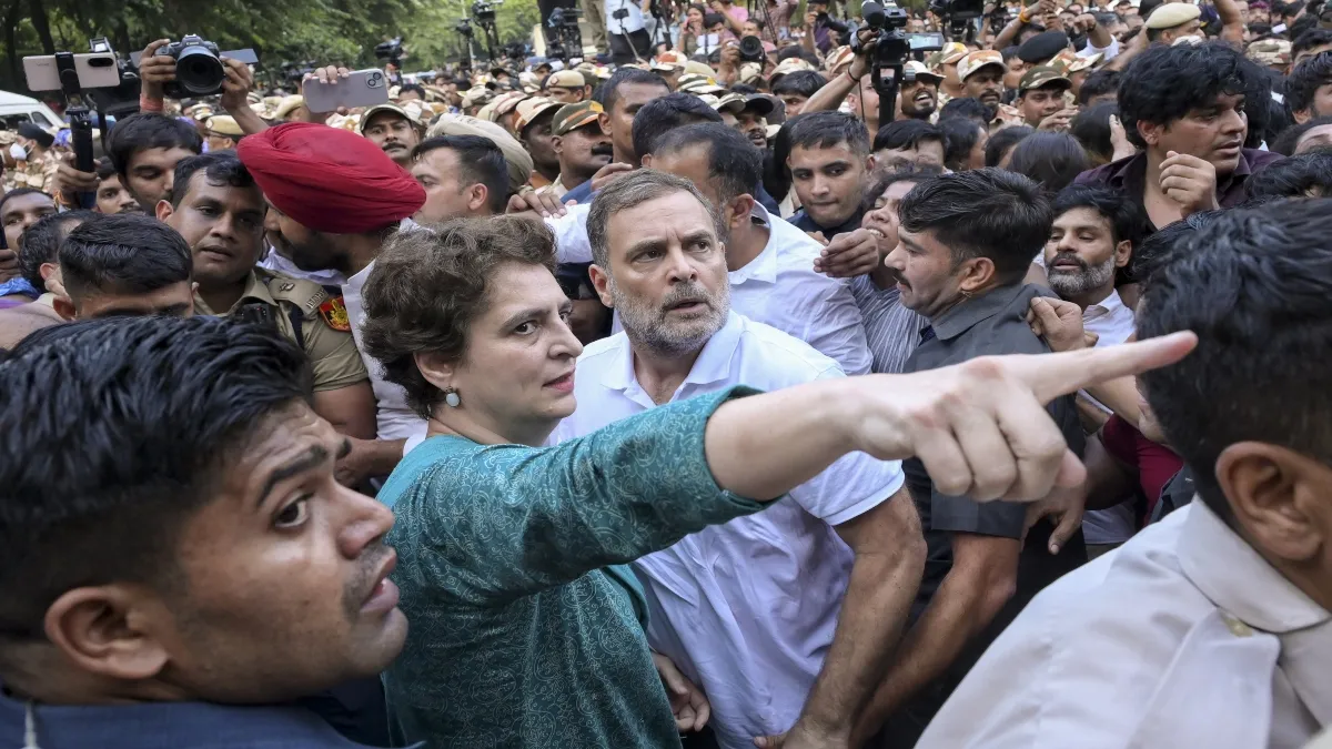 priyanka-gandhi-and-rahul-gandhi-1791437679 (1)