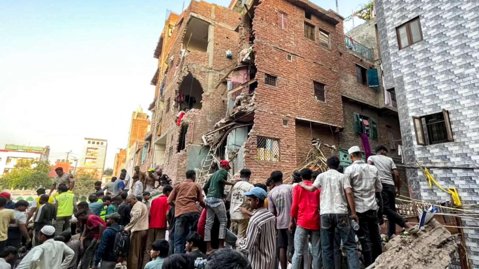 seemapuri-building-collapse